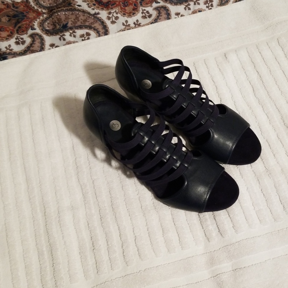 NIB sz 8.5 NAVY wedge sandals  dress barn NORA